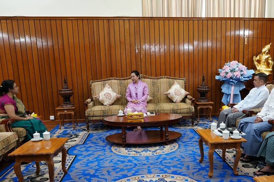 Union Minister of MoHT meets with Sri Lankan Ambassador to Myanmar