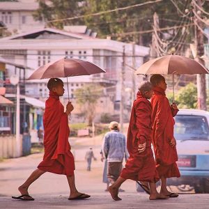 Monks in Myanmar -Myanmar tour 7 days