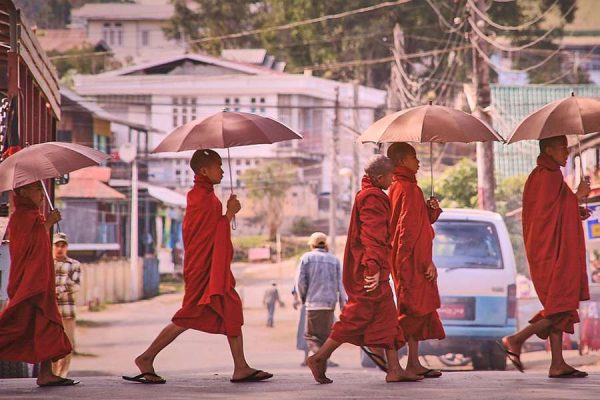 Monks in Myanmar -Myanmar tour 7 days